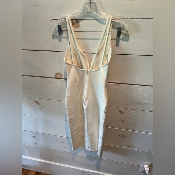 Lulu’s Elegant White Sleeveless Dress, size small, bodycon, summer, hot, EUC - Picture 2 of 7